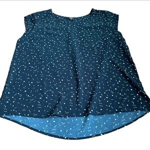 NWOT • Dalia Black and White Cap Sleeve Blouse